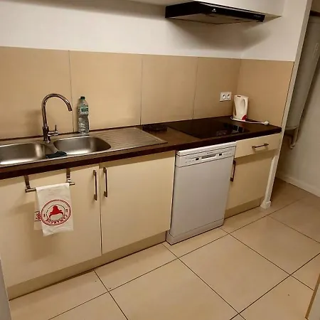 Escale En Terre Pescalune * لونيه